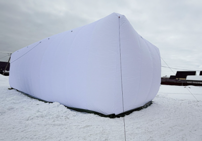 бескаркасная надувная палатка